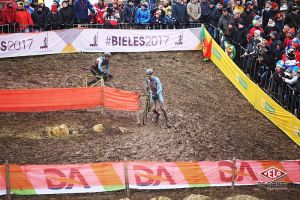 gallery Championnats du monde de cyclo-cross / De la boue, des crevaisons et Van Aert gagne à la fin