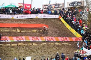 gallery Championnats du monde de cyclo-cross / De la boue, des crevaisons et Van Aert gagne à la fin